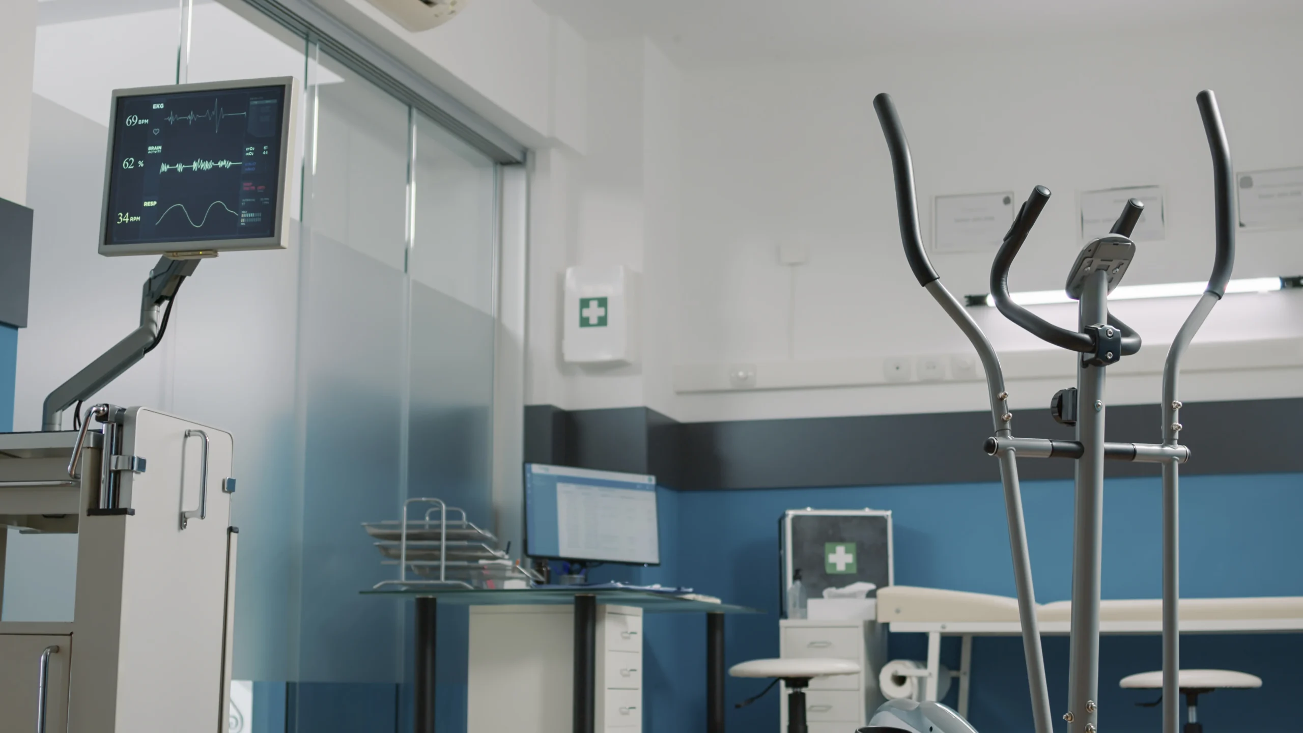 Physiotherapy clinic utilizing smart glass for patient privacy and open space design